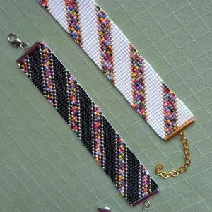 鮮やかな刺繍バングルファッショナブルな手刺繍アームバンド現代的な刺繍手首の装飾品