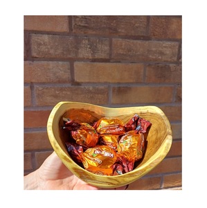 Sillas minimalistas de metal para el hogar, diseñadas con una construcción robusta y contornos elegantes que ofrecen una experiencia de asiento equilibrada. - Product Image 1