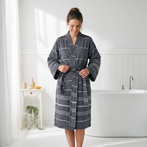 Peignoirs en gros - Kimono Sultan classique à rayures noir 100% coton turc, fournisseur OEM pour hôtels, spas et centres de villégiature - Product Image 2