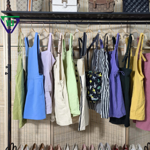 Venta al por mayor de ropa de <span class=keywords><strong>verano</strong></span> de segunda mano pantalones cortos con <span class=keywords><strong>tirantes</strong></span> ropa de vestir precio barato pacas de ropa usada para mujer - Product Image 1