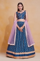 Lehenga choli en georgette de nylon brodé avec un chemisier en soie et un dupatta en tulle doux, travail de zari, travail de perles, tenue de fête de mariage