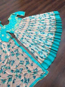 Robe longue brodée à motif d'anarkali pour femmes, tenue de fête de mariage avec dupata, vêtement indien tendance pour filles, 2022 - Product Image 4