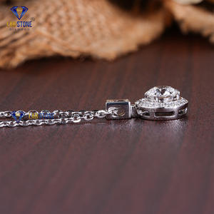 1.10 TDW Pendentif en or blanc avec diamant rond et taille baguette par Labstone/Pendentif envoûtant/Couleur EF-VS - Product Image 3