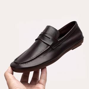 Chaussures de ville en cuir de porc de haute qualité avec revêtement imperméable et semelle intérieure souple pour hommes - Product Image 1