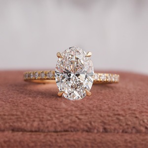 The Pave Kamellie Set con anillo de compromiso solitario de diamante ovalado de 3 quilates, puntas de garra, anillo de diamantes, anillo de bodas para ella - Product Image 1