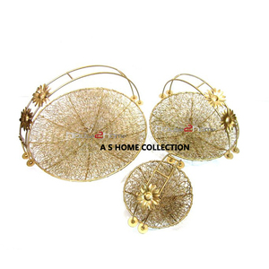 Cesta de regalo de Metal de alto grado con diseño clásico en forma de carrito Color dorado con ruedas elegante para decoración del hogar superventas - Product Image 3