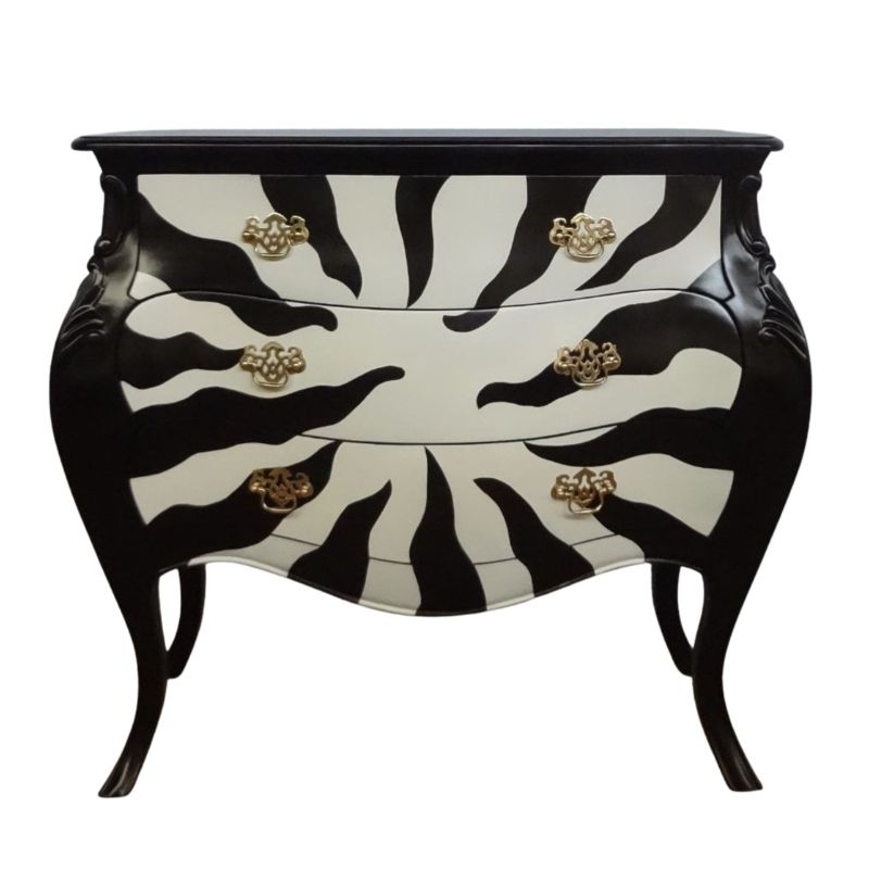 ทาสีขาวดำ