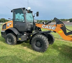 Chargeuse sur pneus CASE 221G d'occasion en excellent état - Product Image 4