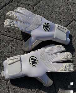 Gants de gardien de but en cuir de qualité supérieure personnalisables Qualité professionnelle 4mm Grip allemand Latex caoutchouc injecté pour les sports de plein air - Product Image 4