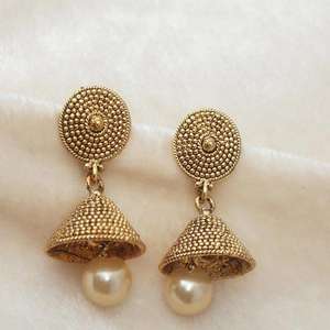 Boucles d'oreilles Jhumki Kriaa Perle plaquée or Collection 1309706 - Product Image 1