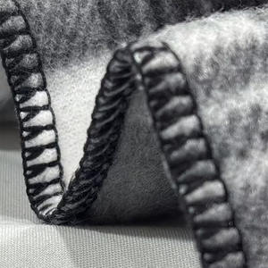 กางเกงแฟลนเนลผู้ชายพิมพ์โลโก้ตามสั่ง ผ้าผสมคอตตอนและโพลีเอสเตอร์ น้ำหนักเบา เป็นมิตรกับสิ่งแวดล้อม เหมาะสำหรับใส่เล่นกีฬาและกิจกรรมกลางแจ้ง - Product Image 4