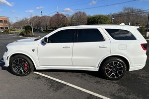 Dodge Durango SRT Hellcat 2021, 710 ch, V8 turbo, transmission intégrale, conduite à gauche, toit ouvrant panoramique, intérieur clair, sièges de troisième rangée à vendre - Product Image 3