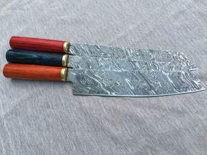 Couteau de chef Santoku en acier damas fait à la main personnalisé très bien noté pour la cuisine couteau de coupe de légumes Pakka gaine en cuir de bois - Product Image 3