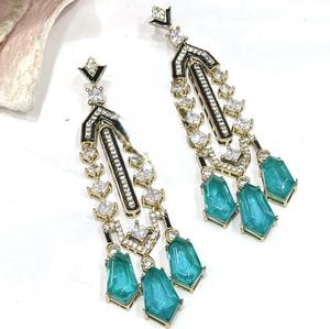 Exclusivos Pendientes Largos de Fusión con Baño de Oro de la Mejor Calidad, Estilo Moderno, Colecciones para Bodas y Fiestas para Mujeres y Niñas - Product Image 3