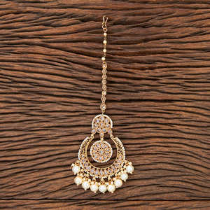 Perla antigua al por mayor estilo Chand Maang Tikka con chapado en oro 216160 en joyería de imitación - Product Image 3