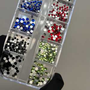 Caja de 12 Colores de Pedrería Brillante para Decoración de Uñas, Plástico ABS, Perlas de Vidrio, para Manicura, Técnicos de Uñas, Manualidades, Estilo de Dibujos Animados, Joyería - Product Image 2