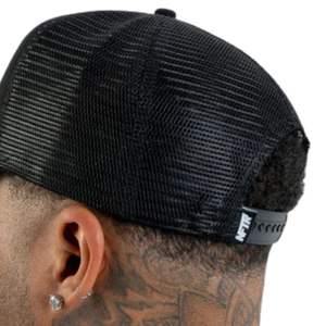 Gorra Trucker de Malla para Hombre, Estructurada, con Cierre a Presión, Visera Curva, Paneles Traseros Transpirables, Logotipo Bordado, Talla Única - Product Image 6