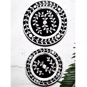 Assiette traditionnelle noire de haute qualité en nacre pour servir à Oman et dubaï pour les occasions de l'aïd - Product Image 1