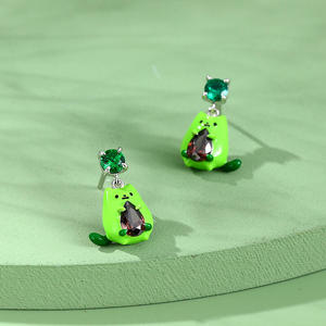 Boucles d'oreilles pendantes en émail Jeulia Hug Me Avocado Cat en argent sterling, cadeau en forme d'animal - Product Image 4