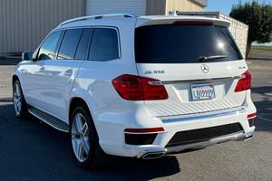 Mer-ced-es-Be-nz GL550 2015 Usado en Buen Estado - Product Image 4