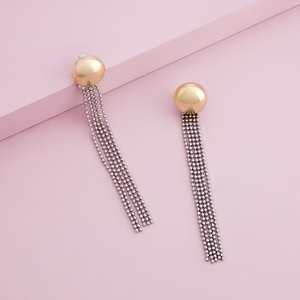 Boucles d'oreilles pendantes tendance en alliage de cuivre et zinc plaqué or 189799 - Motif religieux à pampilles et goutte d'eau avec diamant poire pour les fêtes - Product Image 1