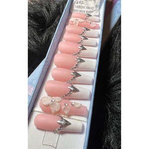 "Press-On Nail Set Elegantly Designed for Beauty Enthusiasts" - Product Image 3