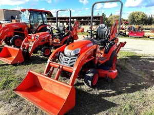Mini-chargeuse sur pneus Kubota BX23S, modèle réputé, avec une belle performance, pelle rétrocaveuse avec équipement de terrassement à vendre - Product Image 5