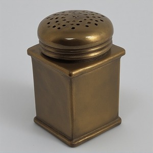 Moulin à sel et à poivre en bois vintage avec surface lisse laquée Artisan fait à la main offrant un accent décoratif - Product Image 5