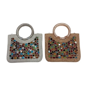 2025 dernier sac de créateur pour femmes brodé à la main avec décoration à paillettes fermeture ouverte prix de gros meilleure vente - Product Image 1