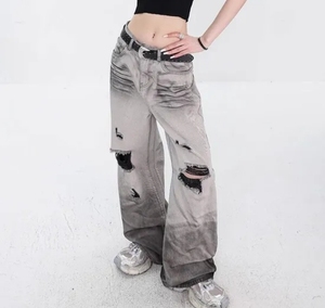 กางเกงยีนส์สีน้ำเงินคลาสสิกที่มีรายละเอียดที่มีความสุขสำหรับการสวมใส่ในชีวิตประจำวัน - Product Image 2