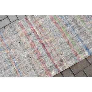 Petit tapis turc vintage 2,6x5,2 pieds, tapis oriental en laine gris rouge - Product Image 4