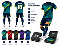 Ensemble de maillots de football pour hommes en gros, logo personnalisé imprimé par transfert thermique, 100 % polyester uni, séchage rapide, évacuation de l'humidité, manches courtes