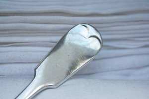 Fourchette en acier inoxydable de style minimaliste avec éclat argenté doux adaptée aux cuisines domestiques et aux tables à manger - Product Image 6