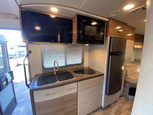 Autocaravana Usada TOP 2016 Winnebago View 24V Lista para Vender - Product Image 5