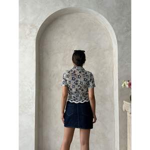 Blusa de Encaje para Mujer - Product Image 1