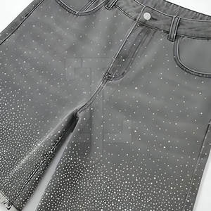 Short en jean tendance style streetwear avec strass et design brillant pour tenue d'été - Product Image 3