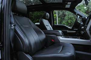 2025, faible kilométrage, transmission automatique, sièges en cuir, sans accident et prêt à être expédié - Product Image 4