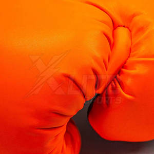 Gants de boxe en cuir fabriqués au Pakistan, rembourrage supplémentaire, fermeture à boucle, design léger pour la sécurité des mains, entraînements de haute intensité - Product Image 6