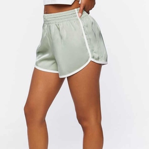 Pantalones cortos deportivos de LICRA de algodón transpirable para mujer, con tela suave diseñados a medida, fábrica al por mayor para gimnasio de yoga y activo - Product Image 4