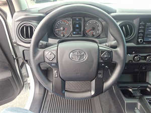 Auto Usado de Calidad a Precio Accesible, Toyota Tacoma SR 2022, Volante a la Izquierda - Product Image 2