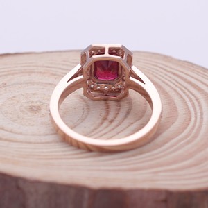 Bague Halo en Or 18K Plaqué Rhodium avec Diamants Pavé et Émeraude Certifiée IGI Avina Jewels pour Femme – Luxe Quotidien - Product Image 3