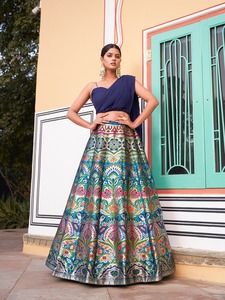 Lehenga Choli de Seda Banarasi de Diseñador con Trabajo de Tejido, Moda Femenina, Fabricante de Surat a la Tarifa Más Baja - Product Image 5