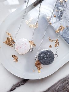 Collar Único de Resina con Escultura de Ángel Brillante Hecha a Mano, Creativa, Resistente al Agua, Luminosa, con Nubes Azul Cielo Oscuro, Venta al por Mayor 2024 - Product Image 6