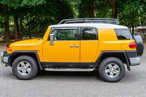 Toyota FJ Cruiser d'occasion 2008, environ 42 200 miles, boîte manuelle 6 vitesses, 4 roues motrices, pack tout-terrain, sièges en cuir Sun Fusion à l'arrière - Product Image 4