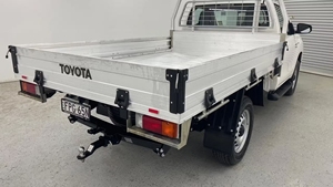 2024 T o y o t a Hi-lux <b>Workmate</b> 2.7L Single Cab Cab Chassis RWD / RIGHT-HAND DRIVE - Product Image 3