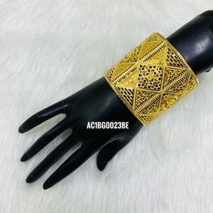 Conjuntos de joyería chapados en oro/Mujeres: Brazaletes de joyería en línea - Product Image 1