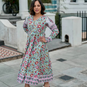 Robe mi-longue Bohemian Bliss, imprimée à la main, motif floral bleu et rose, décontractée, pour occasions spéciales - Product Image 1