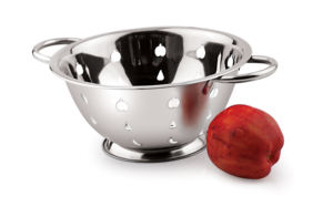 กระชอนครัวสแตนเลสทนสนิม มีหูจับด้านข้าง ใช้กับเครื่องล้างจานและเตาอบได้ เป็นมิตรกับสิ่งแวดล้อม ปลอดภัยต่อการสัมผัสอาหาร (ลายผลไม้) - Product Image 2