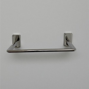 Porte-serviettes décoratif en métal avec finition patine noire mate Artisan fait à la main conçu pour des intérieurs décoratifs et fonctionnels - Product Image 1