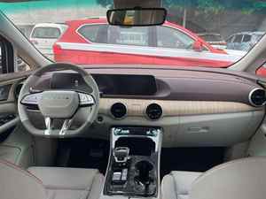 M4 Mini Van de Lujo de Alta Gama con Interior Claro, 7 Asientos, Caja de Cambios Automática y Manual, Serie MPV - Product Image 3